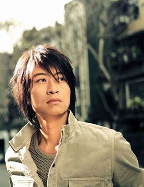 游鸿明最新单曲《往快乐逃》试听