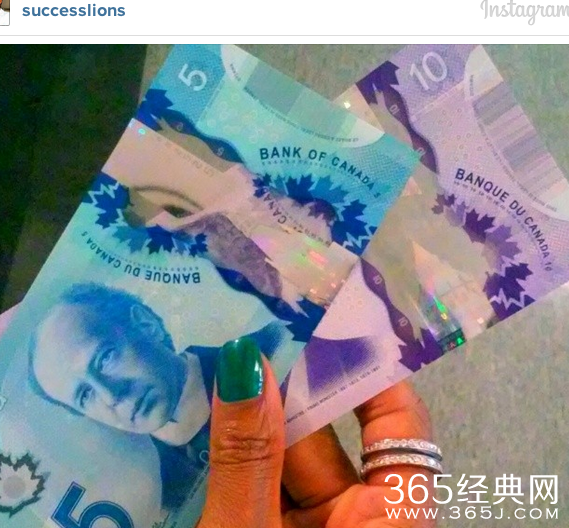 生命中有许多无可避免的难题，这时候“出走”就是一个放松心灵的最好选项。而对编辑而言，旅行已经是生活中不可缺少的一部分，如果你也都有以下症状，恭喜你加入“旅行成瘾症”的一员！