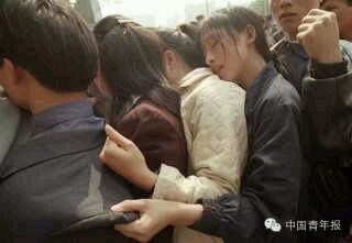 泪奔！在回家路上那些感动的瞬间