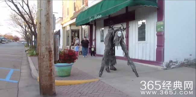 [v]深夜里这么个东西走在大街上你怕不怕？