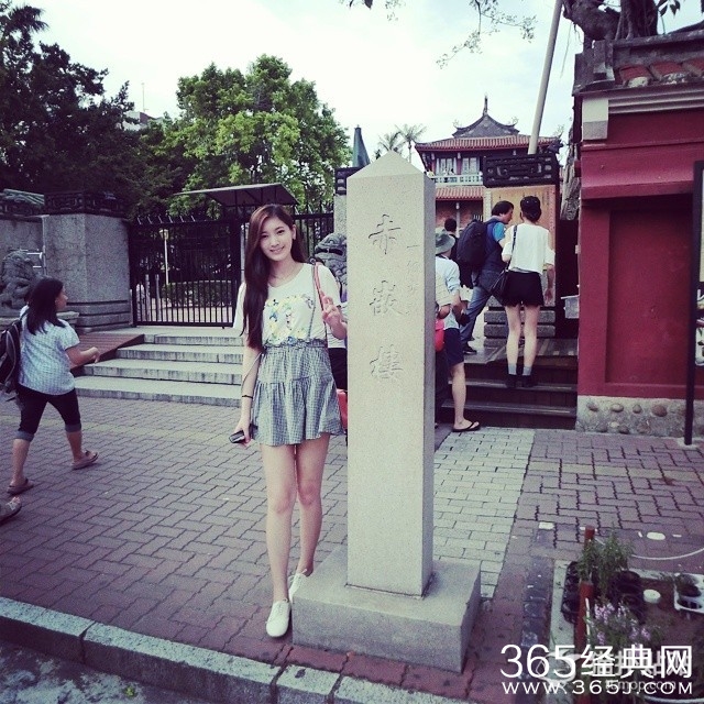 乐队主唱居然是九头身美女 宅男还在等什么赶紧守护妹子