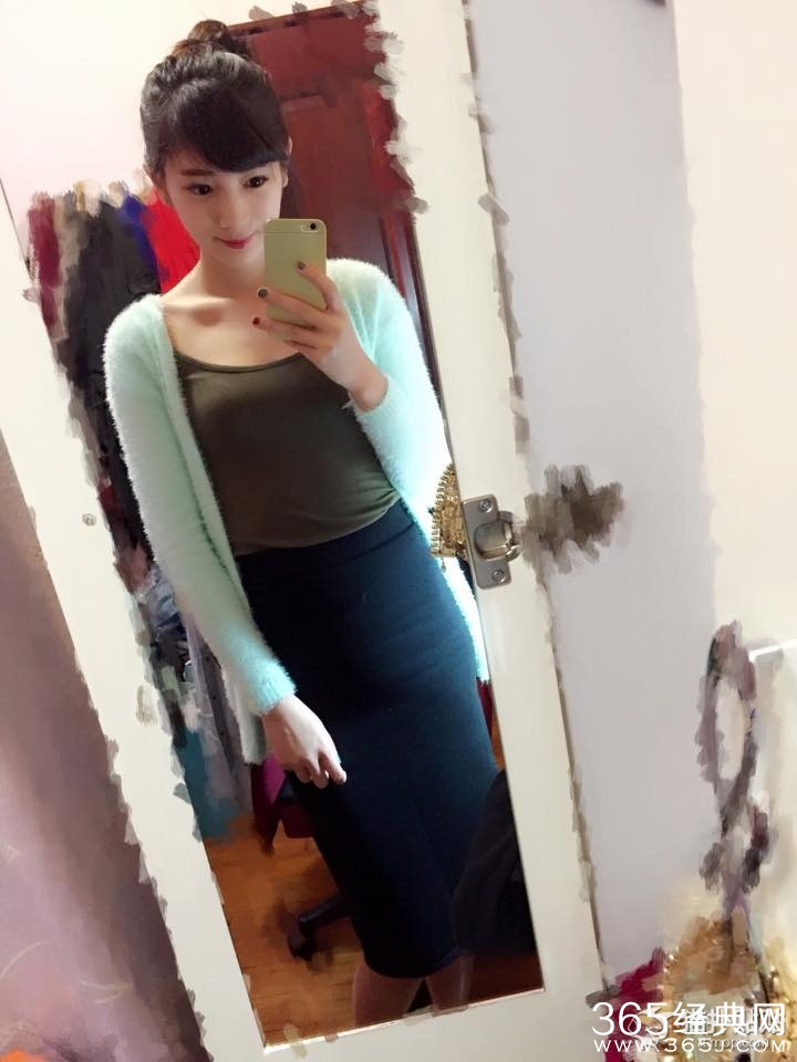 乐队主唱居然是九头身美女 宅男还在等什么赶紧守护妹子