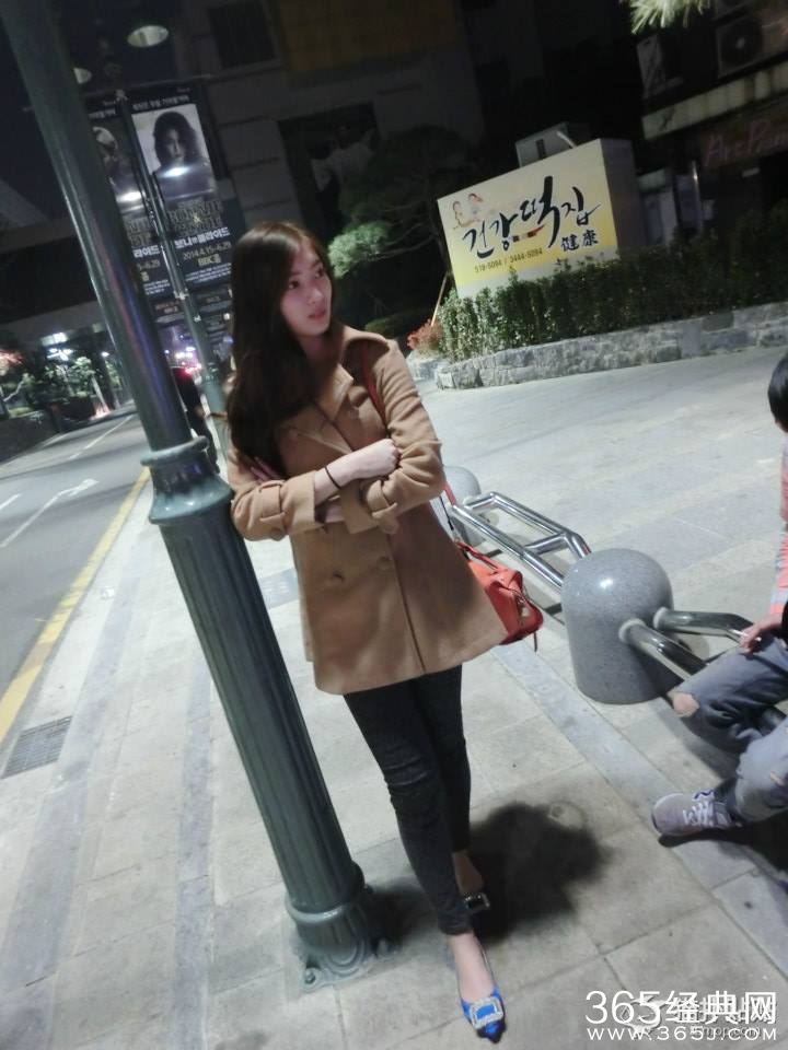 乐队主唱居然是九头身美女 宅男还在等什么赶紧守护妹子