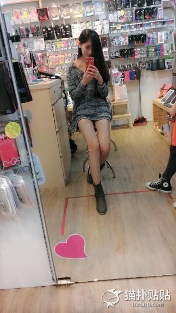 乐队主唱居然是九头身美女 宅男还在等什么赶紧守护妹子