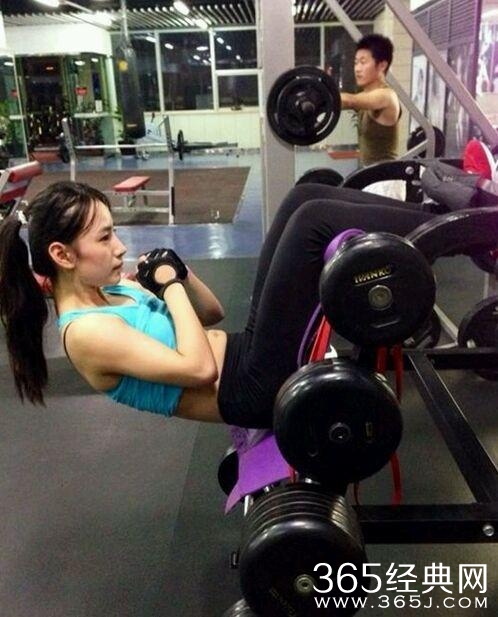 音乐学院大三宅女去健身房锻炼性感身材_还在等什么赶快去约啊_365经典网