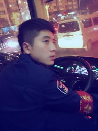 最帅公交司机走红