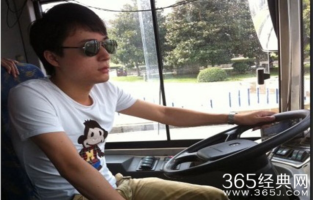 最帅公交司机走红