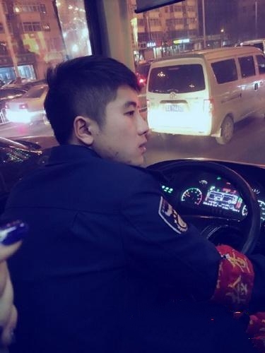 最帅公交司机走红