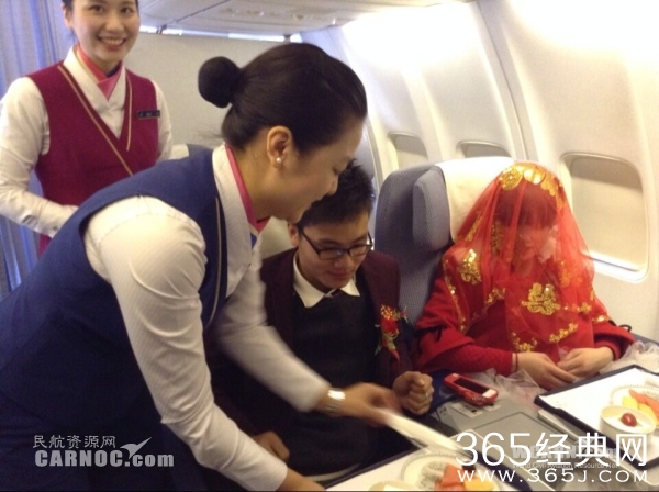 2015最牛新人飞机接亲空姐送嫁_2015最高大上的婚礼_365经典网