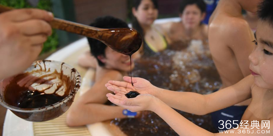 日本推出巧克力温泉迎接情人节_可可具有保湿促进血液循环和美肤功效_365经典网