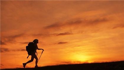 走着走着，人就老了！看完泪流满面！