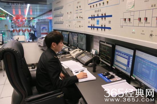 苏州轨交微笑男神走红