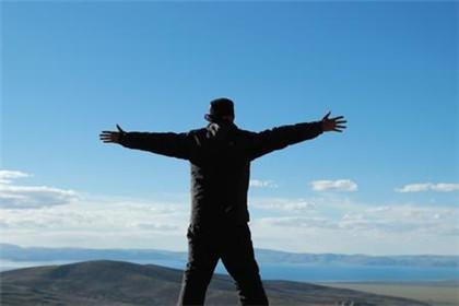 走着走着，人就老了！看完泪流满面！