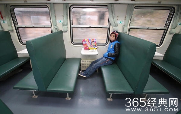 春运列车无人坐 坐票变成卧票用