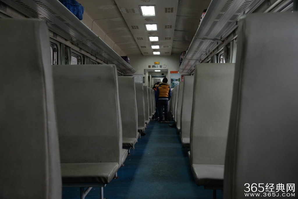 春运列车无人坐 坐票变成卧票用