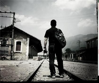 走着走着，人就老了！看完泪流满面！