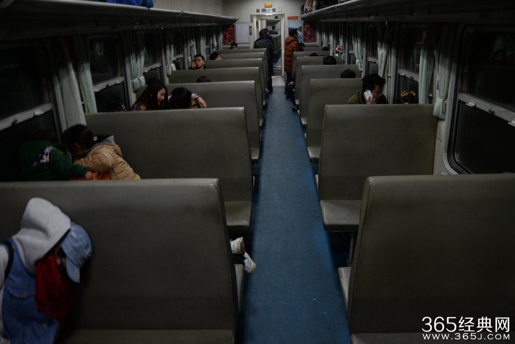 春运列车无人坐 坐票变成卧票用