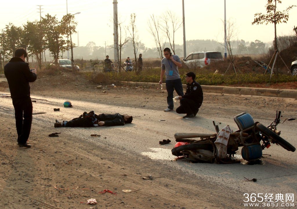 摩托车行驶中发生爆炸_造成人和车飞出十余米_365经典网
