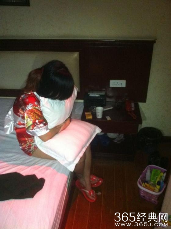 养生馆现色情服务 女子玩日式和服制服诱惑