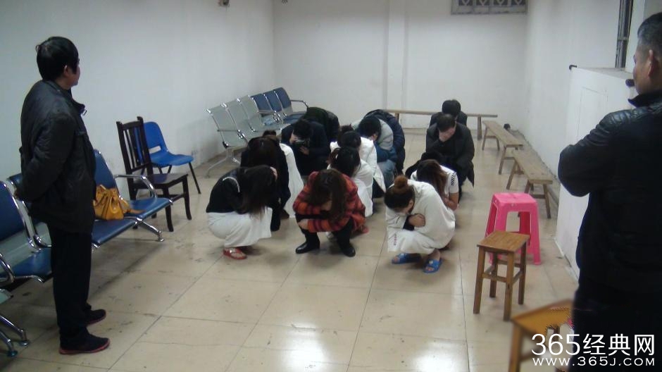 养生馆现色情服务 女子玩日式和服制服诱惑