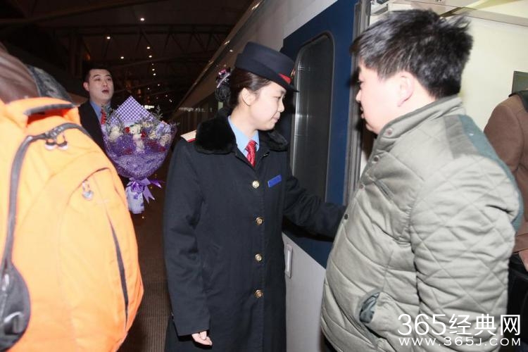 分开的列车分不开的真情_列车长情人节向乘务员真情告白_365经典网