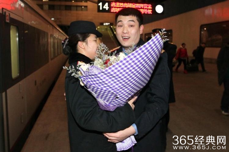 分开的列车分不开的真情_列车长情人节向乘务员真情告白_365经典网