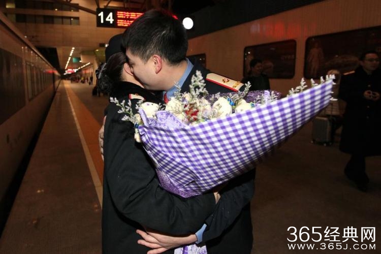 分开的列车分不开的真情_列车长情人节向乘务员真情告白_365经典网