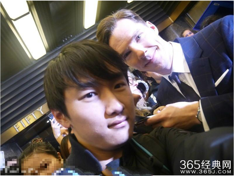 纽约合影帝走红网络