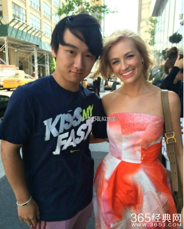 纽约合影帝走红网络