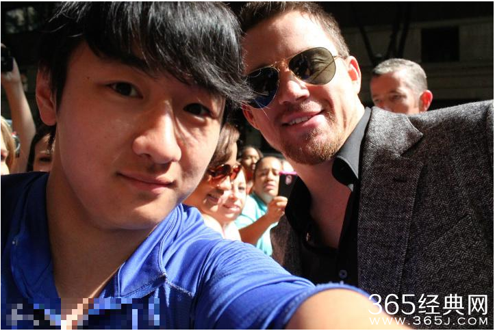 纽约合影帝走红网络