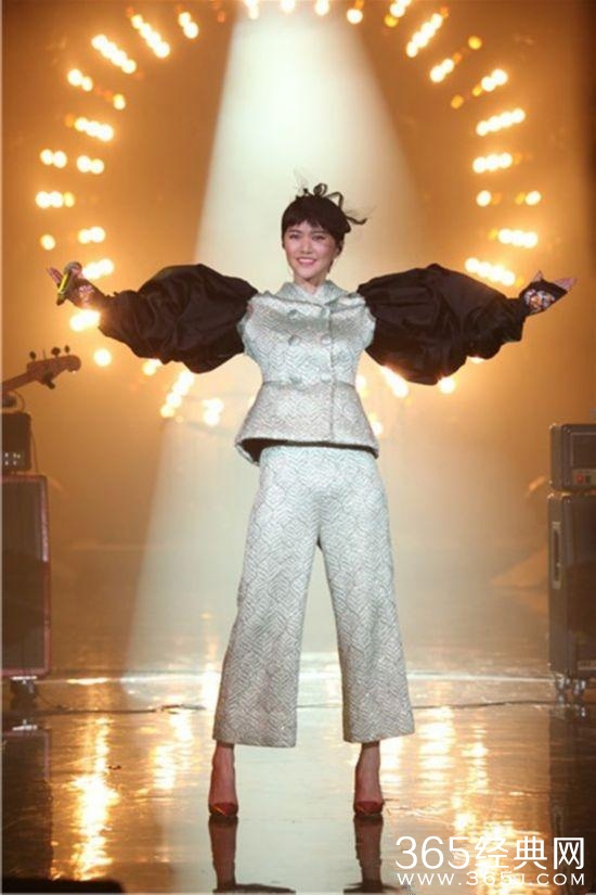 我是歌手3谭维维康定情歌完整歌词介绍_谭维维康定情歌LIve版视频在线观看下载_365经典网