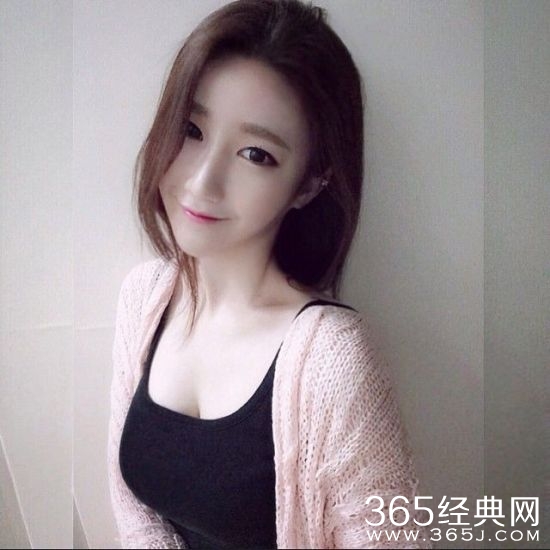 “雪肌女实习老师”走红网络 天使面孔魔鬼身材