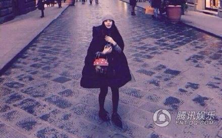 范冰冰《出彩中国人》后台照穿限量无袖羽绒服 无袖羽绒服多少钱