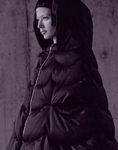 范冰冰《出彩中国人》后台照穿限量无袖羽绒服 无袖羽绒服多少钱