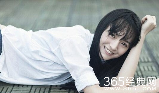 北影学霸校花李依伊走红