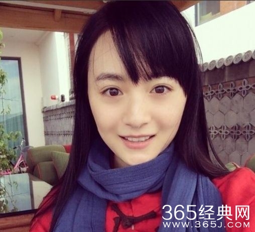 北影学霸校花李依伊走红