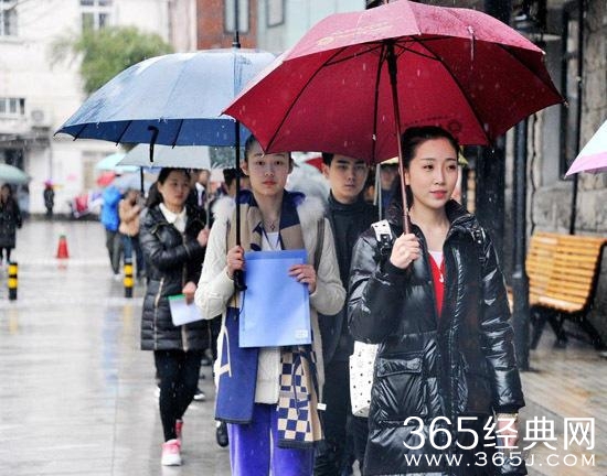 艺考整容女现身刷脸 遭网友吐槽