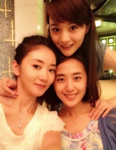 北影学霸校花李依伊走红