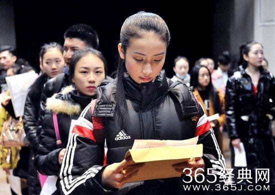 艺考整容女现身刷脸 遭网友吐槽