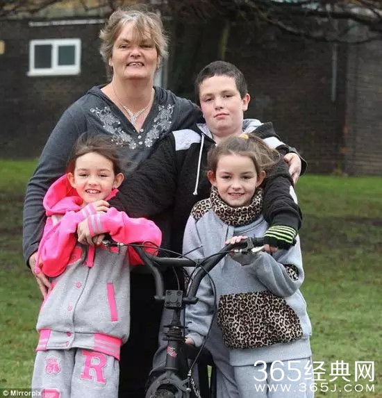 单身妈妈1天被9岁女儿打30次 儿子4岁时拿刀捅她 孩子家暴总忍着早晚出大事！-爱财经网