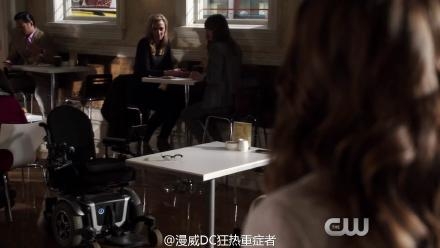 闪电侠第一季15集图透 困扰许久的身份谜团终于揭晓