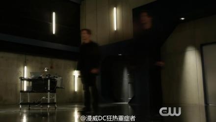 闪电侠第一季15集图透 困扰许久的身份谜团终于揭晓