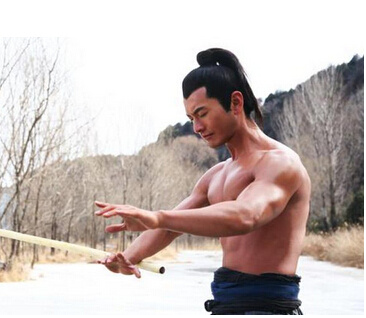 黄教主任性秀胸肌