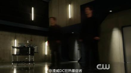 闪电侠第一季15集图透 困扰许久的身份谜团终于揭晓