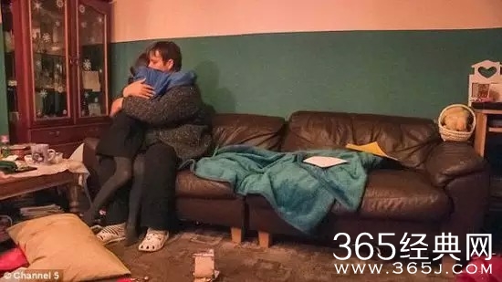 单身妈妈1天被9岁女儿打30次 儿子4岁时拿刀捅她 孩子家暴总忍着早晚出大事！-爱财经网