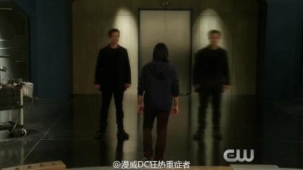 闪电侠第一季15集图透 困扰许久的身份谜团终于揭晓