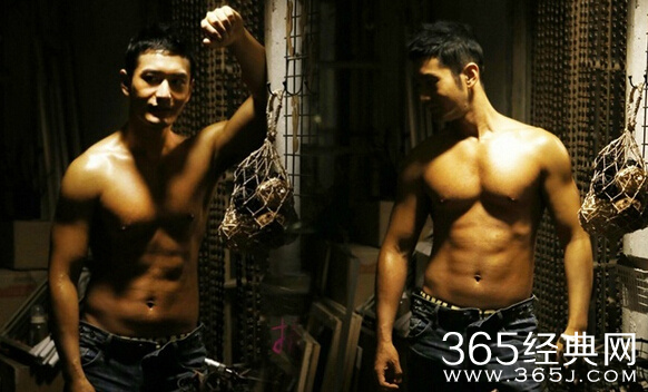 黄教主任性秀胸肌