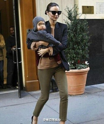 南京47岁美女外婆走红 童颜美人儿张辰的资料私房照曝光