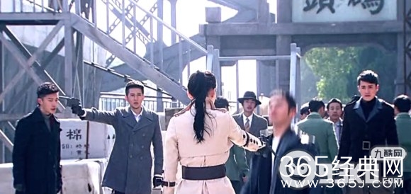 《锦绣缘华丽冒险》荣锦绣为什么开枪打左震 荣锦绣开枪打左震原因