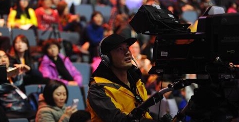 2015湖南卫视元宵喜乐会电视直播视频观看 朴信惠唐嫣加盟黄晓明变魔术